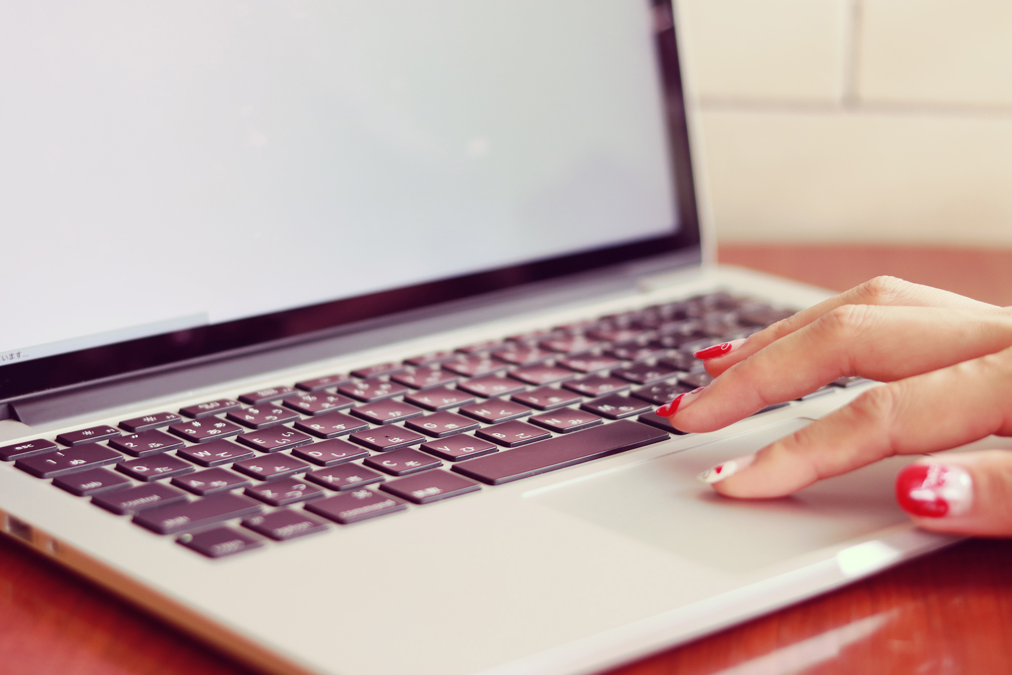 ネイルでチャットを始めているイメージ画像