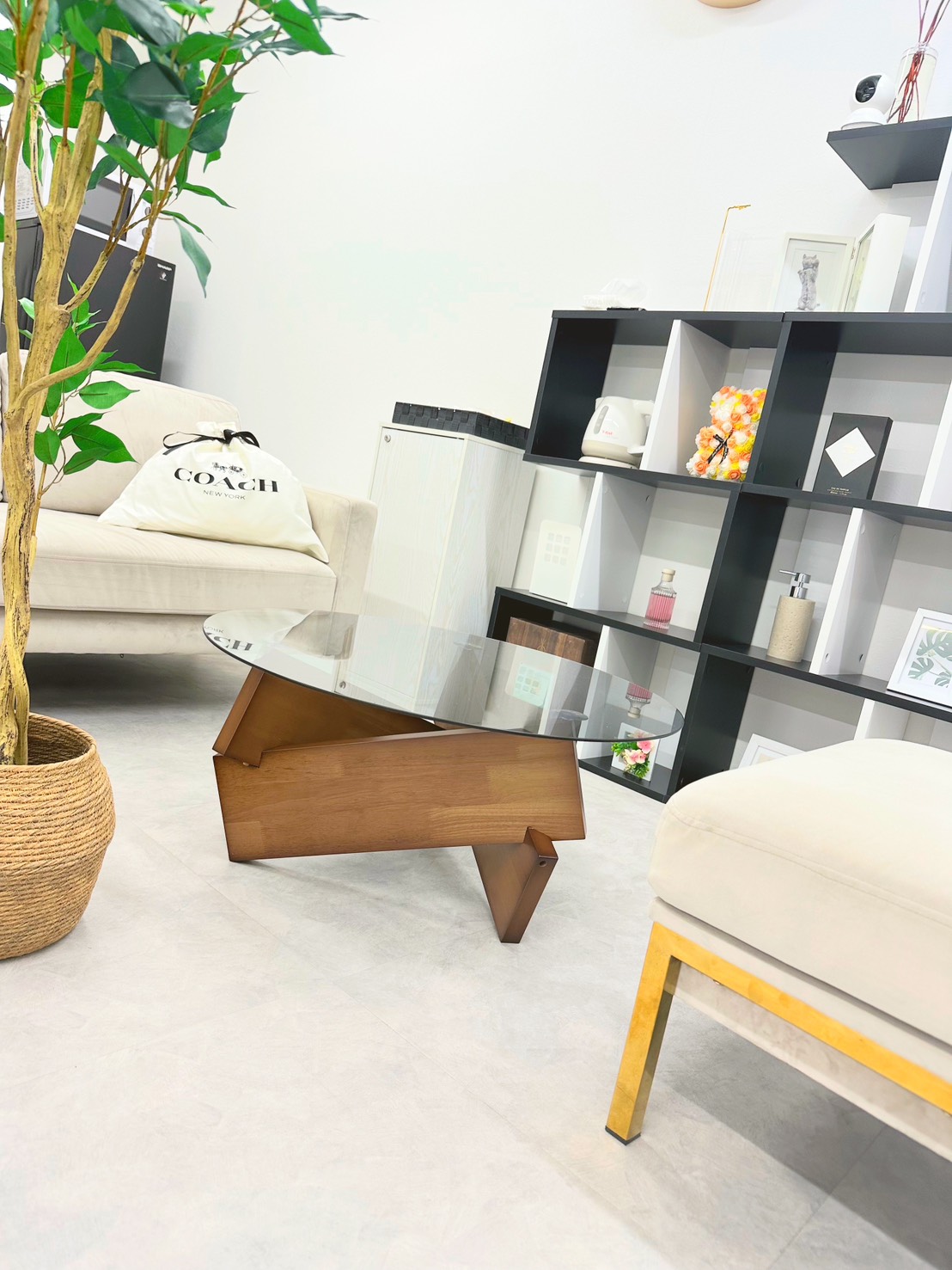 新規オープンだからこその清潔な事務室